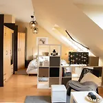 Studio 953 - Your Peace Of Mind, Ac & Parking