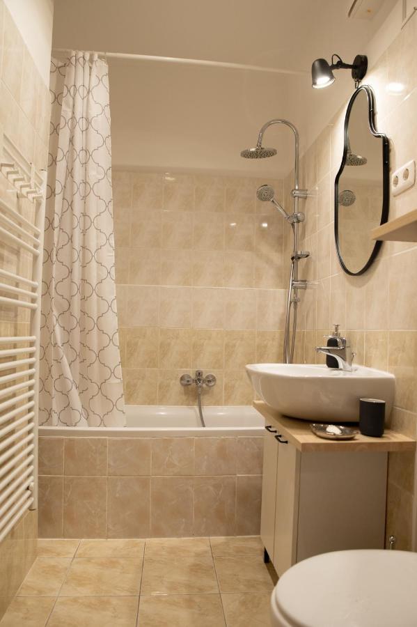 Lejlighed 953 - Your Peace Of Mind, Ac & Parking Budapest