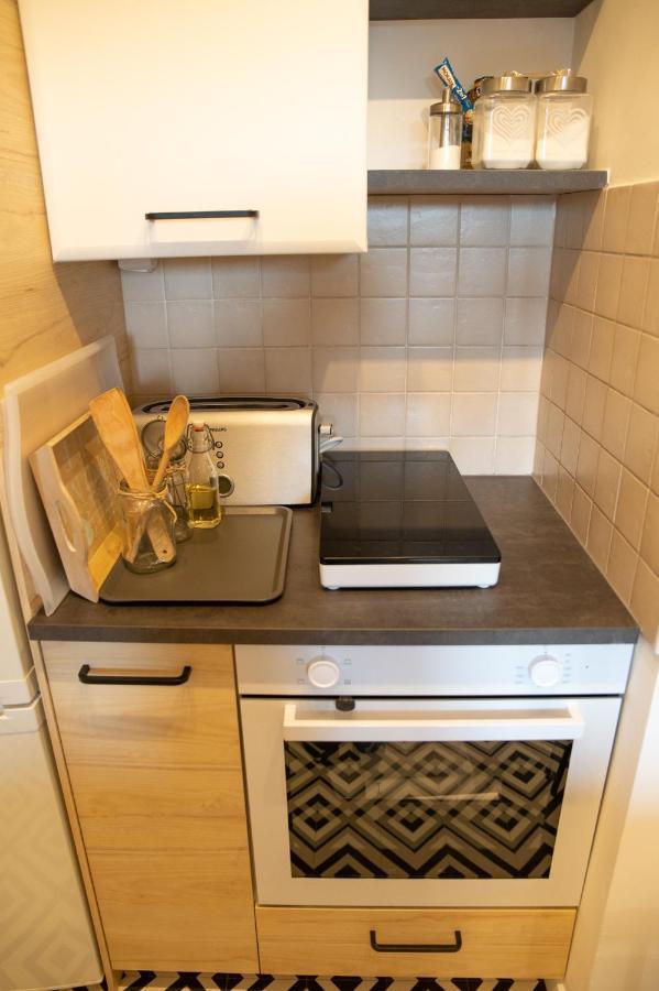 953 - Your Peace Of Mind, Ac & Parking Apartman *