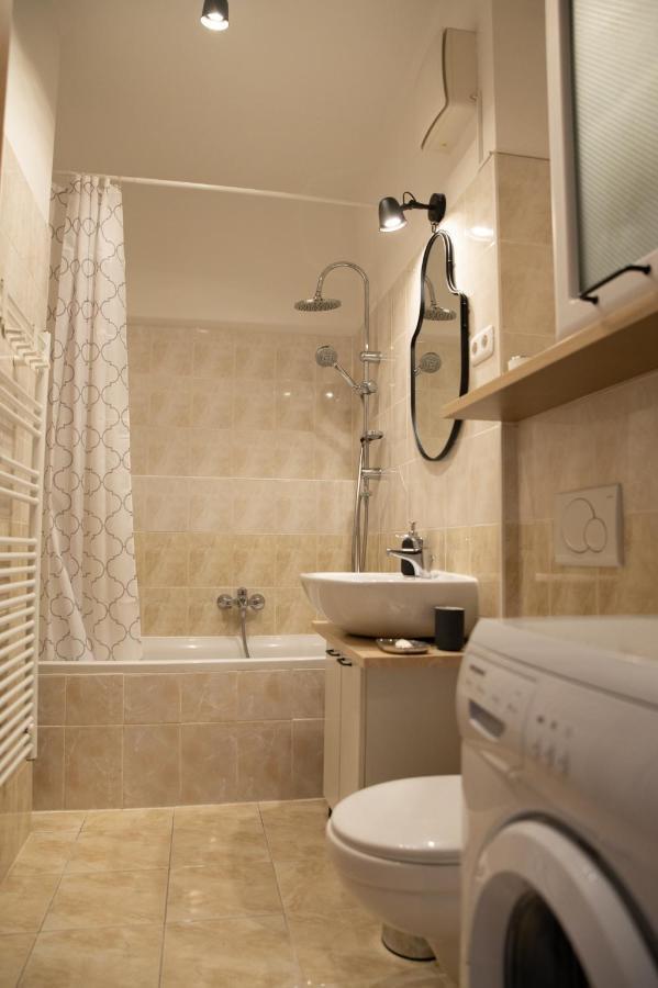Apartman 953 - Your Peace Of Mind, Ac & Parking Budapest
