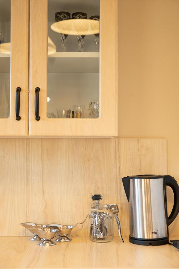 953 - Your Peace Of Mind, Ac & Parking Apartman